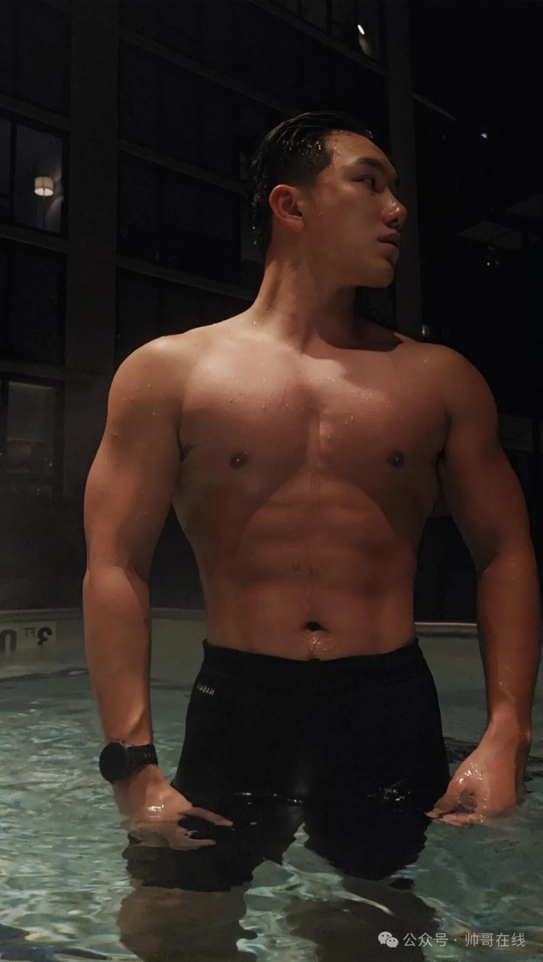 190CM 长腿肌肉健身帅哥，这长相太对味了!