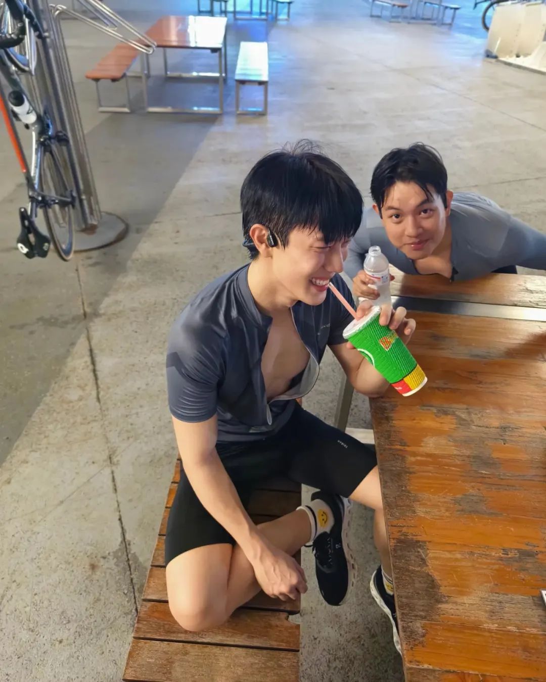 第一次骑行还不忘晒腹肌照！