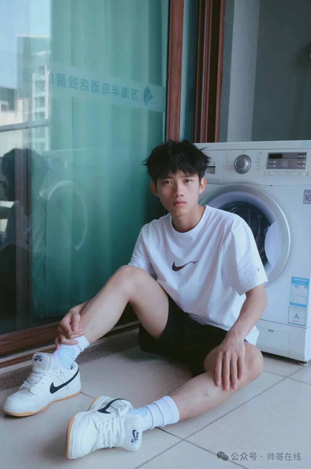 男高体育生弟弟，年下就是香！