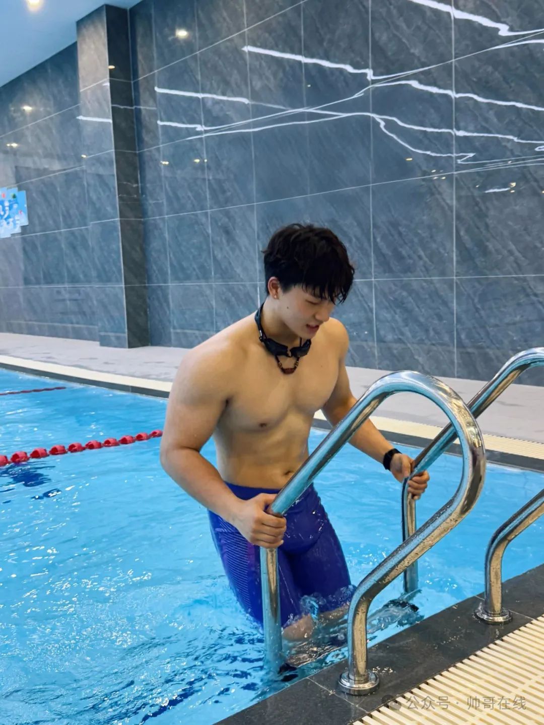 185CM 肌肉男大体育生，刚满 20 的帅弟弟！