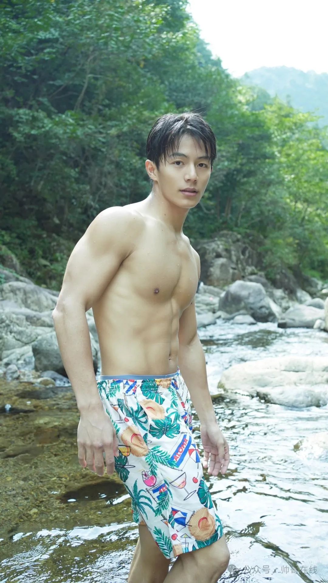 山东 183CM 高鼻梁肌肉帅哥，爱了爱了！