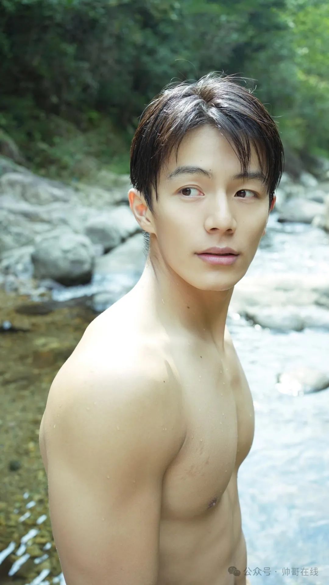 山东 183CM 高鼻梁肌肉帅哥，爱了爱了！