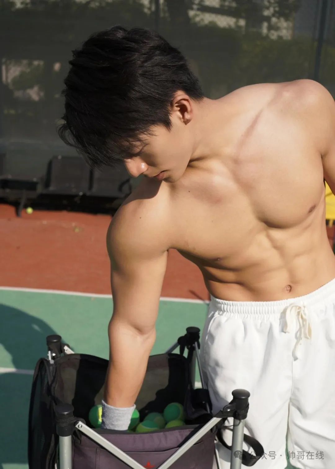 山东 183CM 高鼻梁肌肉帅哥，爱了爱了！