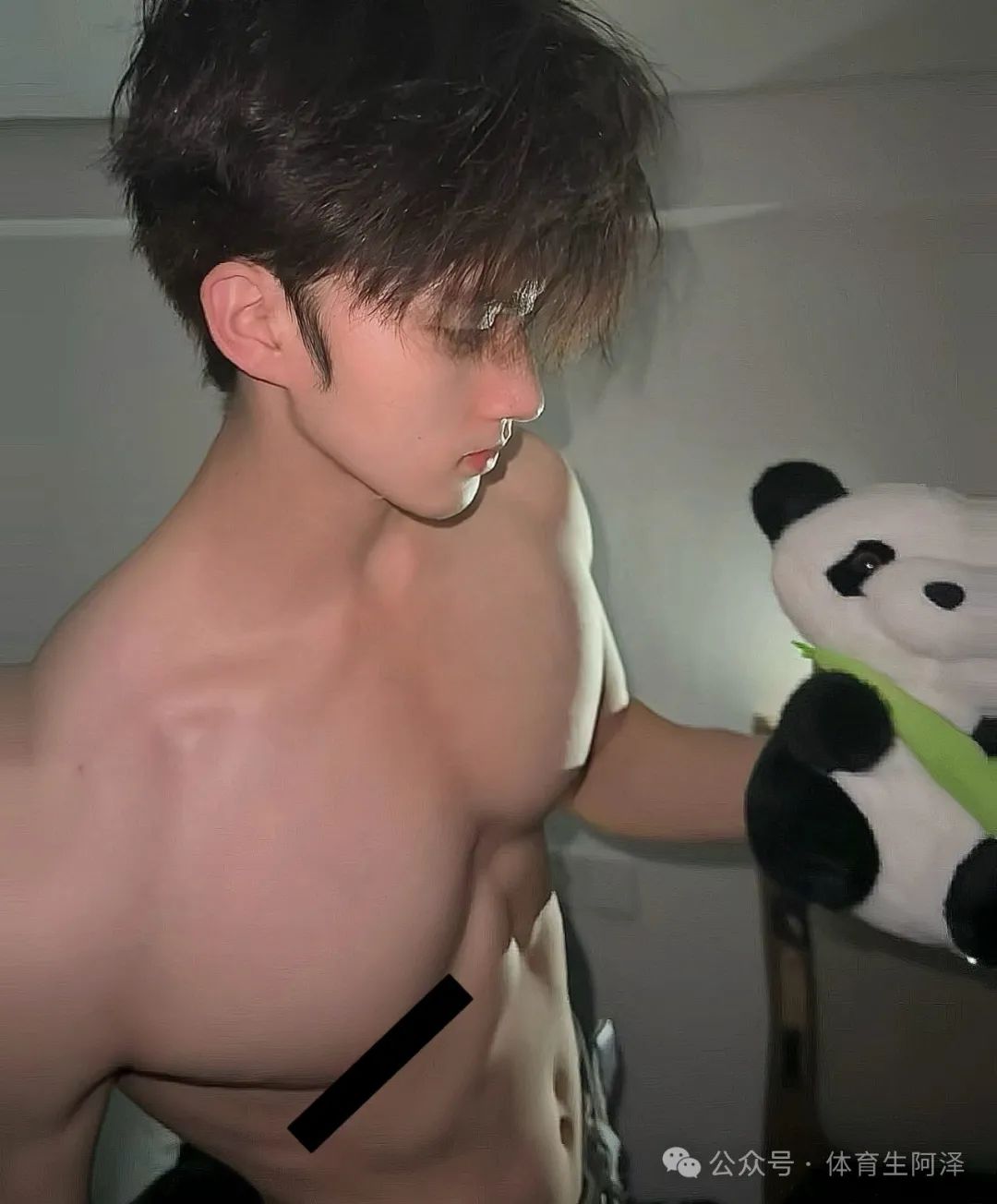 195 辽宁体院校草，薄肌男大 少年感满满！曾同时和两位学弟暧昧不清......