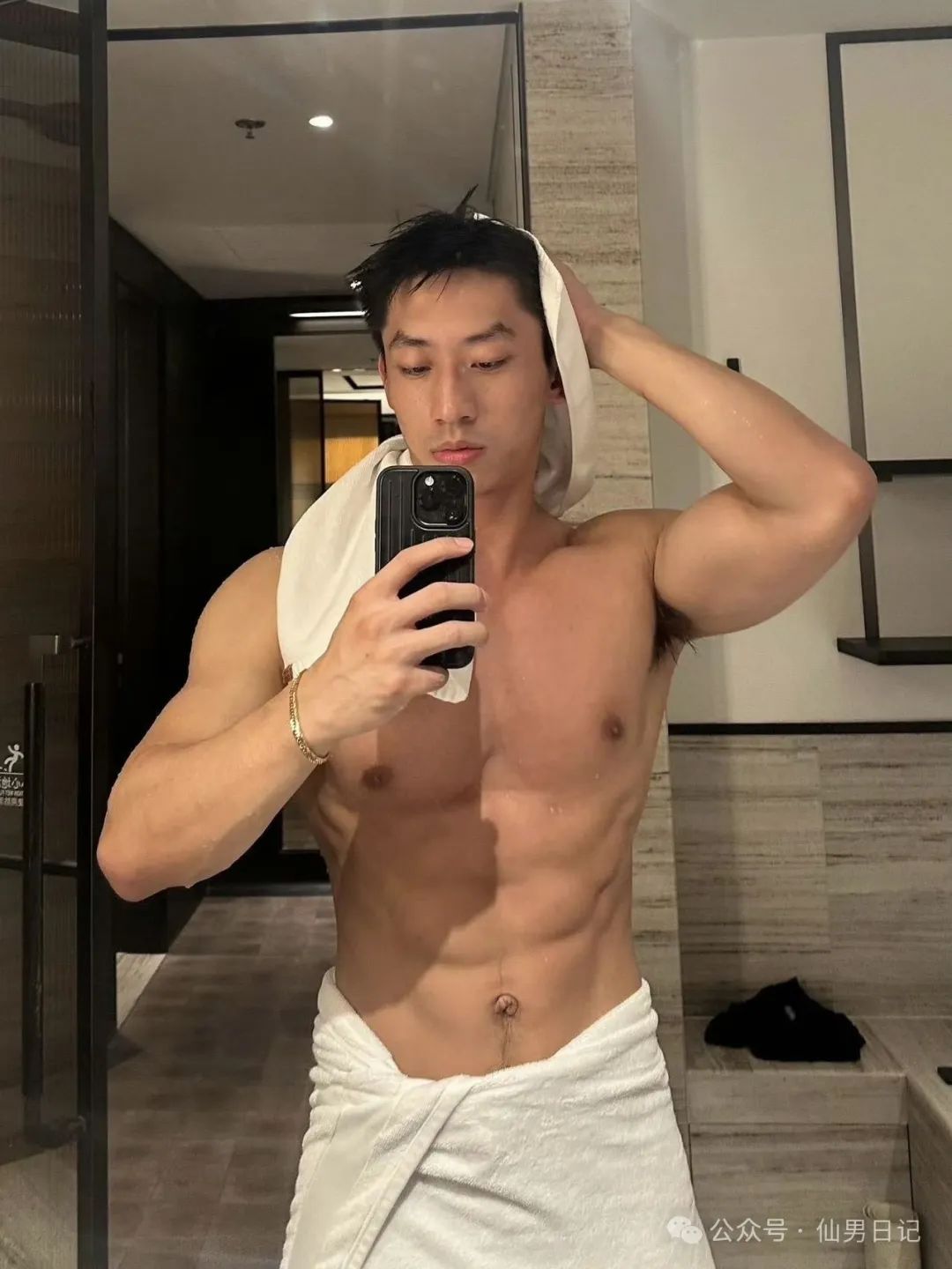 健身房黄景瑜私照曝光！网友辣评：我一个直男都喜欢……