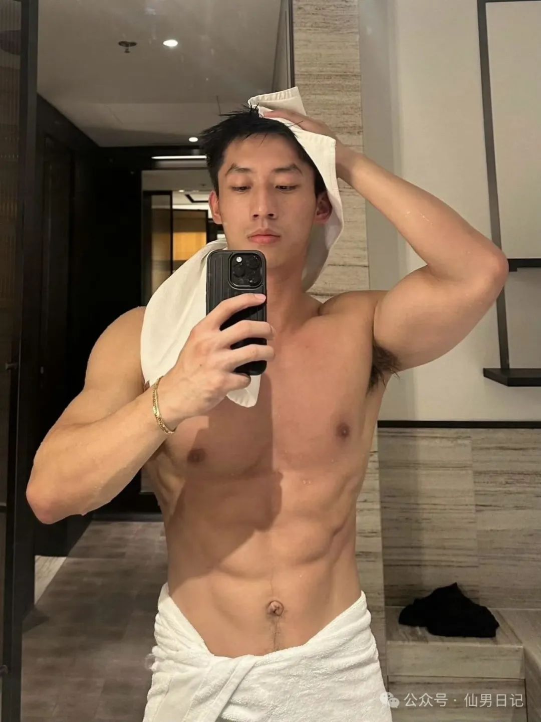 健身房黄景瑜私照曝光！网友辣评：我一个直男都喜欢……