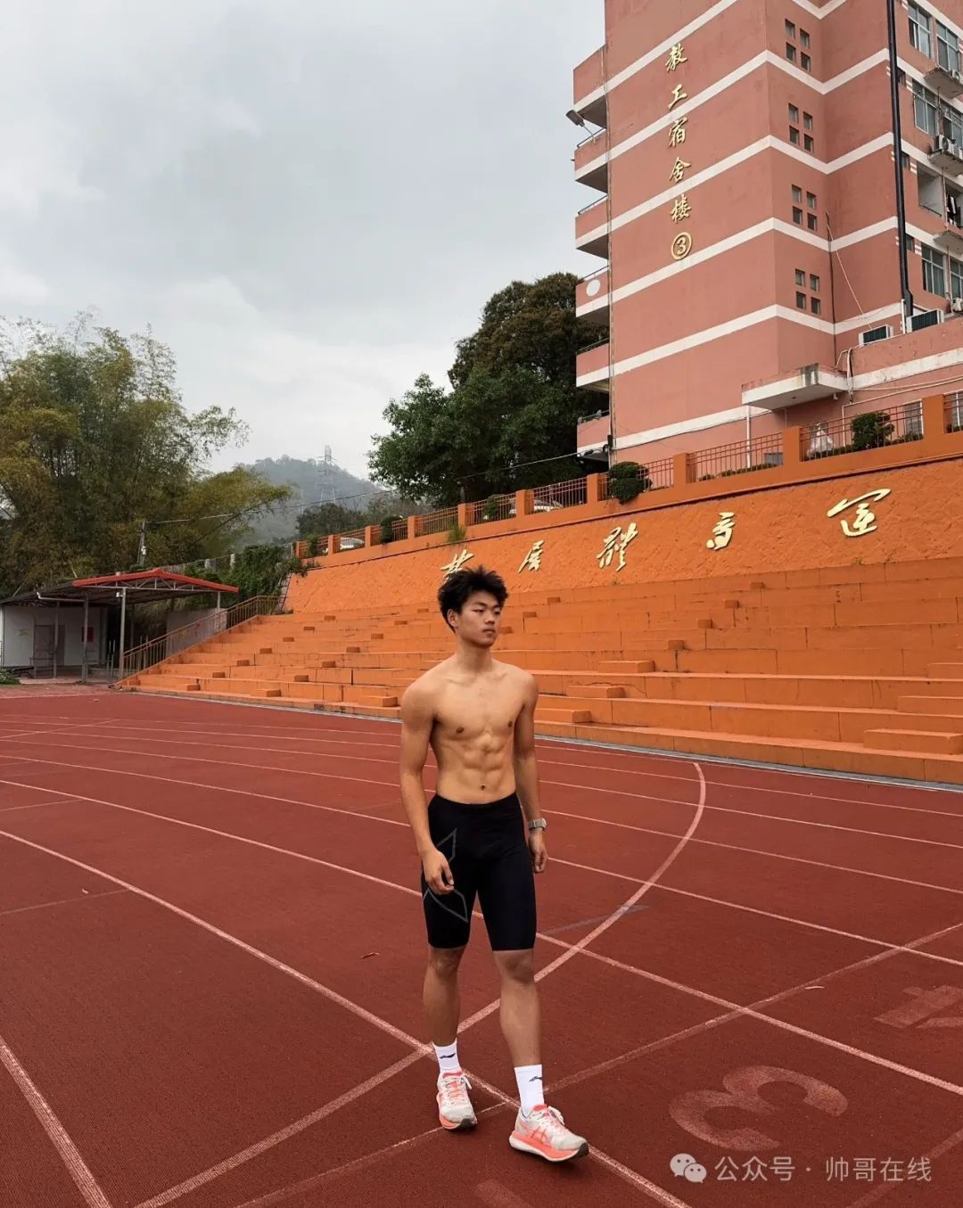 07 年黑皮男高体育生，弟弟太帅了!