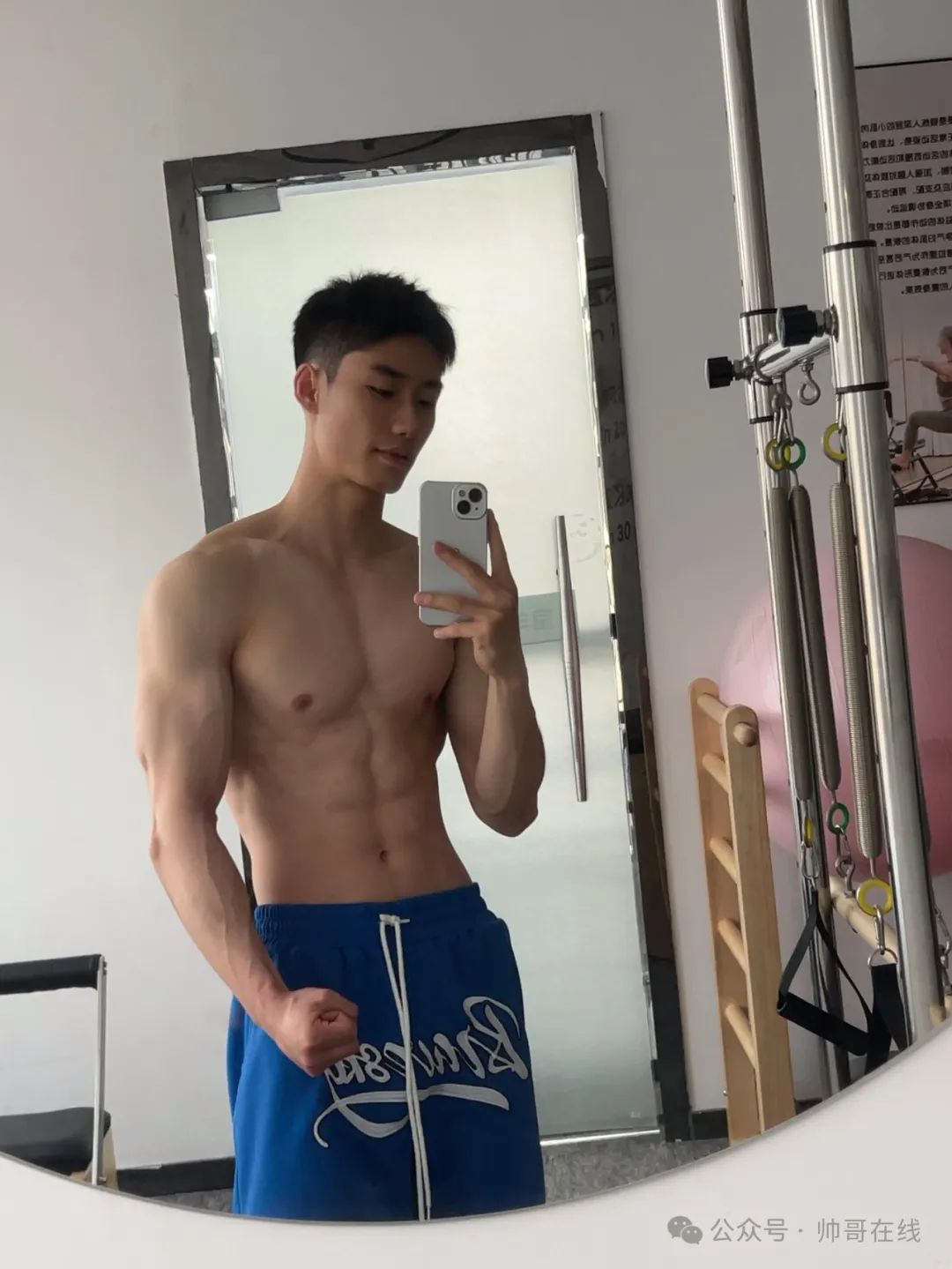 单眼皮肌肉健身帅哥，最大的资本就是身材!