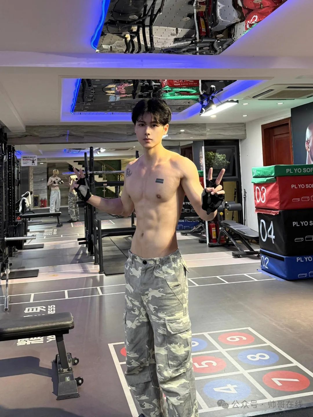 奶狗脸薄肌阳光帅哥，这优质小腹肌集帅们馋了!