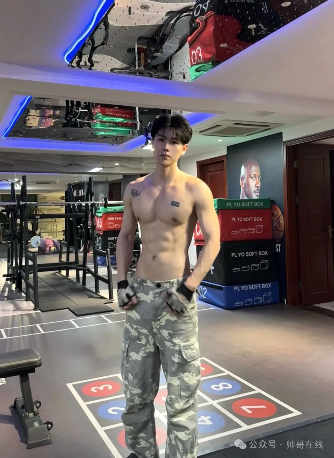 奶狗脸薄肌阳光帅哥，这优质小腹肌集帅们馋了!