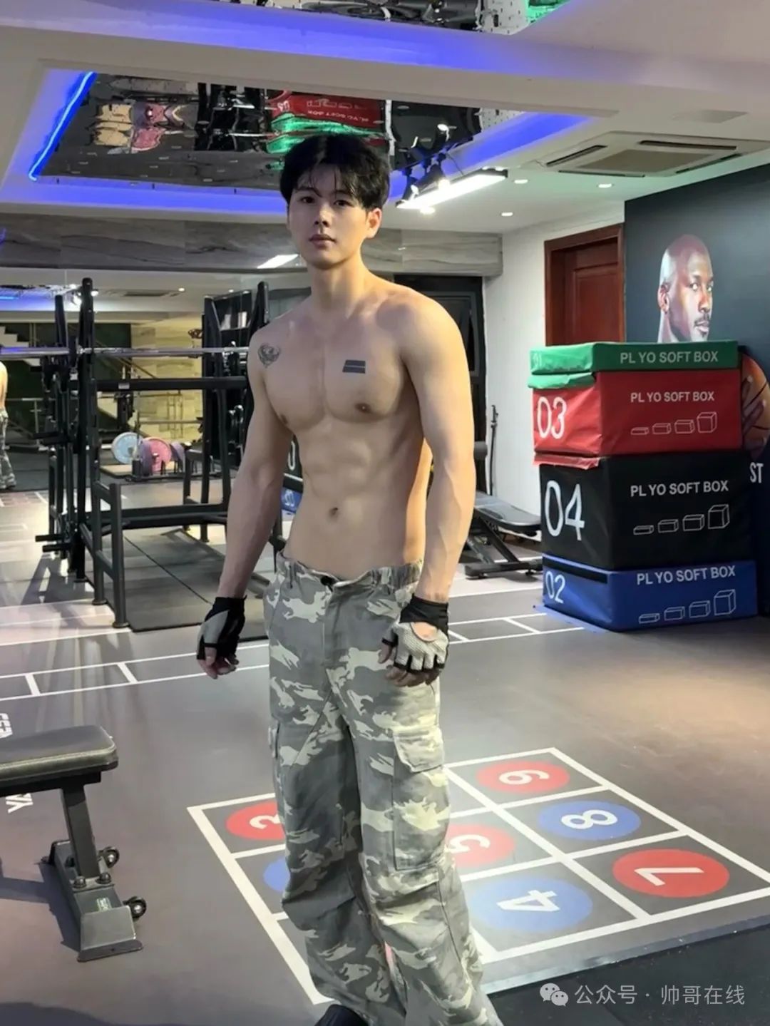 奶狗脸薄肌阳光帅哥，这优质小腹肌集帅们馋了!