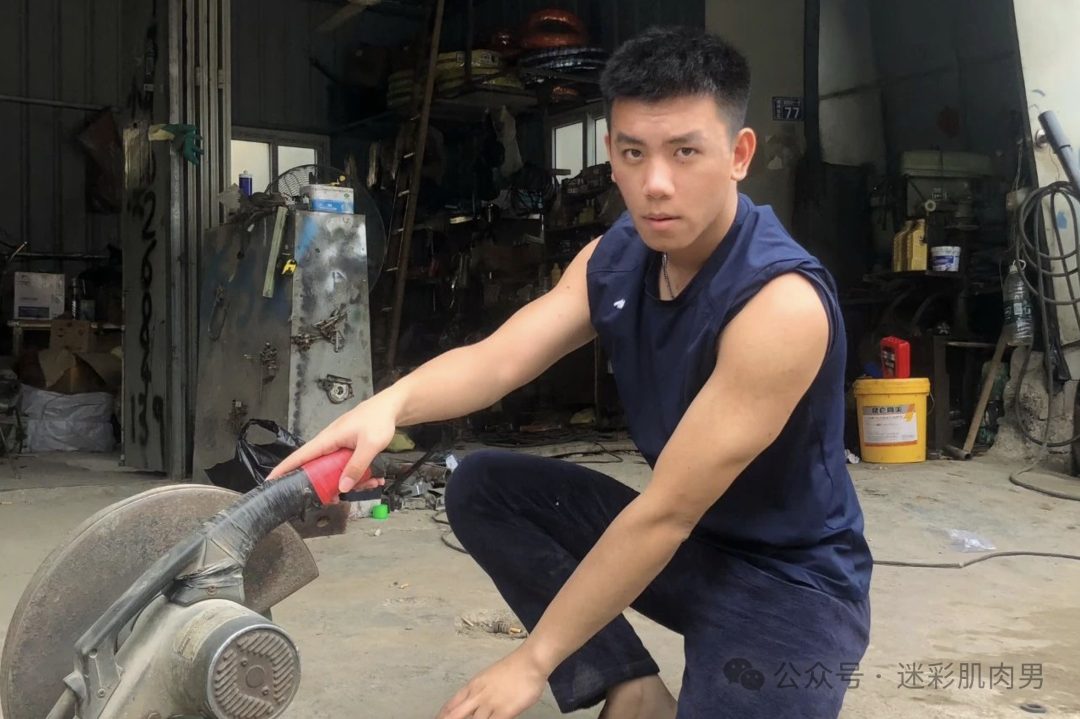 舅舅长太帅实力太强让人羡慕!穿的太太短引围观! 舅舅长太帅实力太强让人羡慕!穿的太太短引围观!