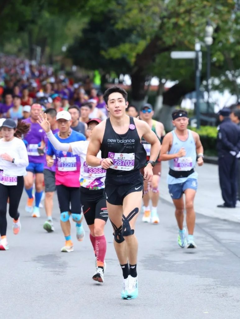 好身材肌肉型男，马拉松越跑越帅