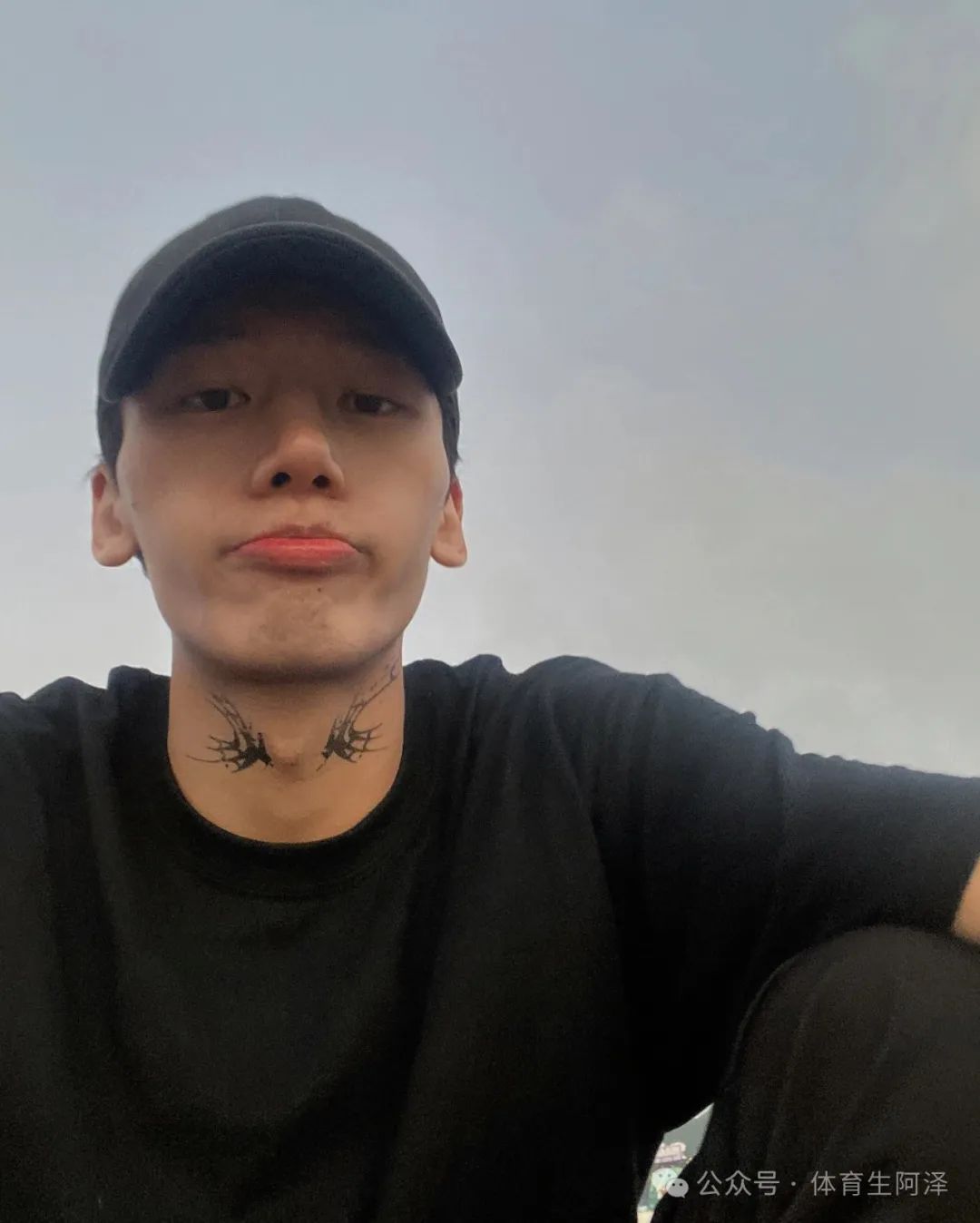 195 黑皮港风男大体育生，硬汉般的颜值，薄肌身材太诱惑.....