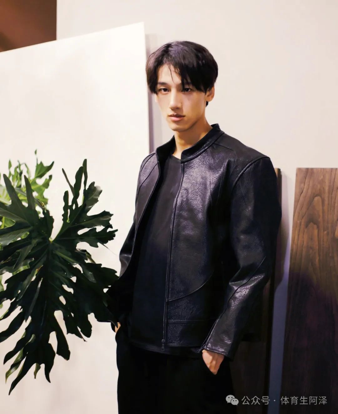 195 黑皮港风男大体育生，硬汉般的颜值，薄肌身材太诱惑.....