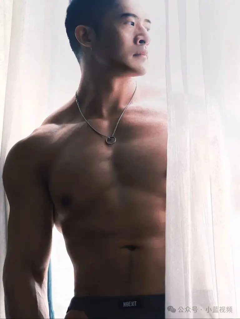 刘京御用肌肉男模，超霸肌肉猛男想舔屏了！