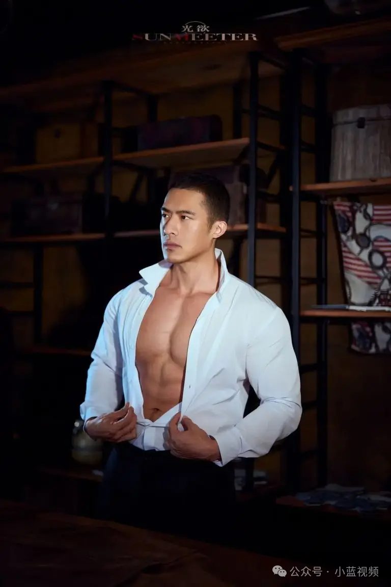 刘京御用肌肉男模，超霸肌肉猛男想舔屏了！