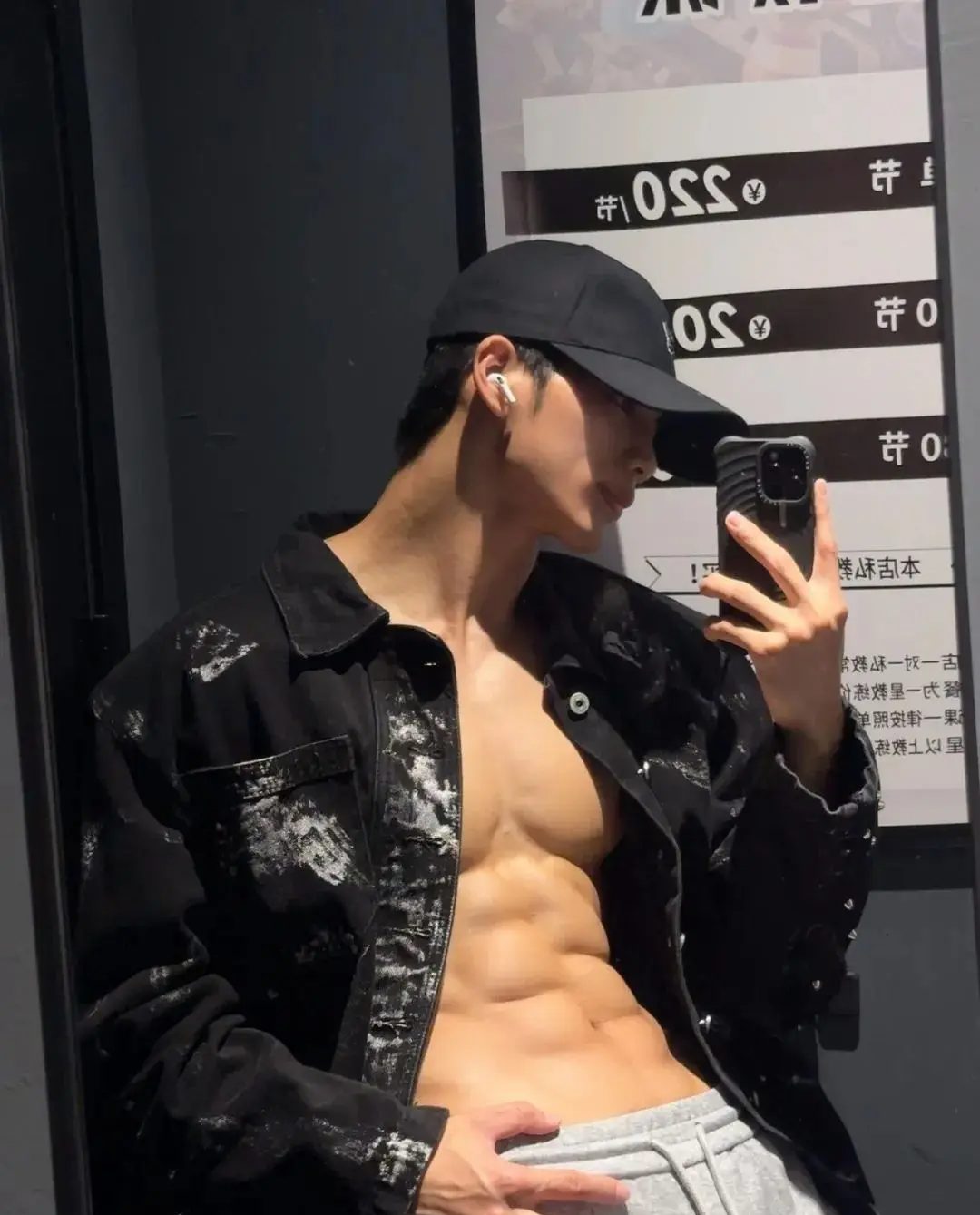 广东 185cm 肌肉帅模特，这腹肌谁看了不心动！