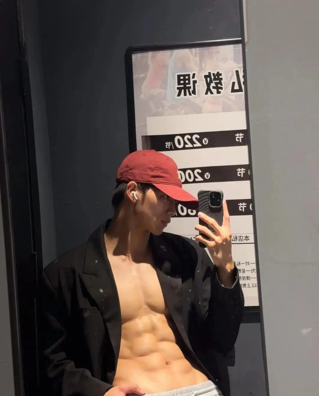 广东 185cm 肌肉帅模特，这腹肌谁看了不心动！