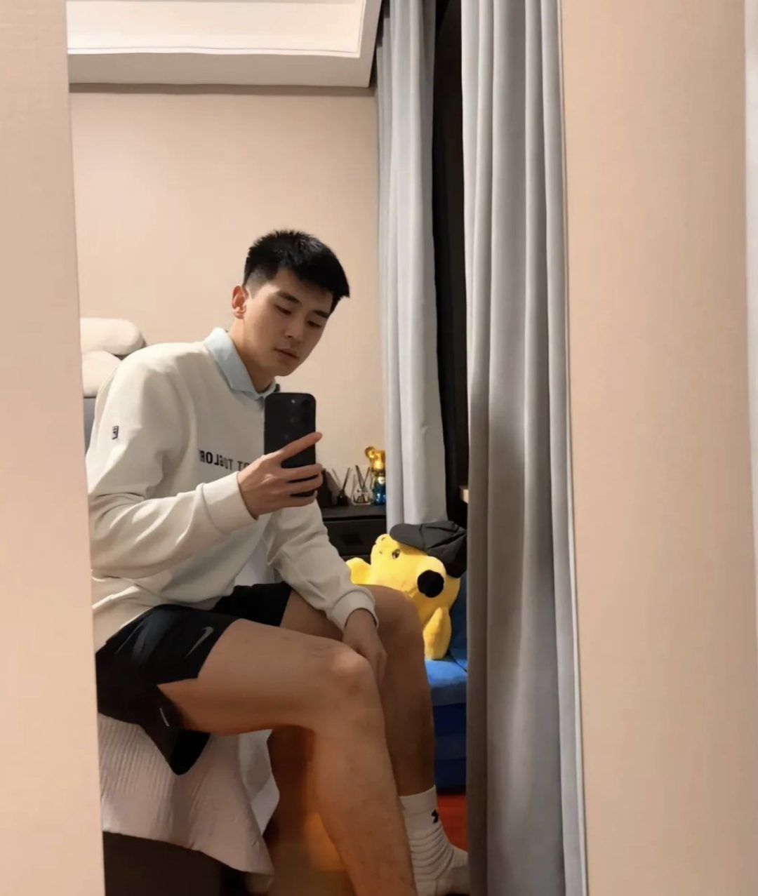 183CM 长腿男岔太开长的真好看！太 MAN 了好帅哦！