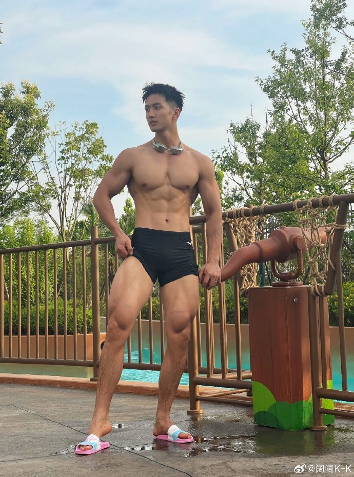 战损肌肉阳光帅脸，这男人味你扛得住吗？