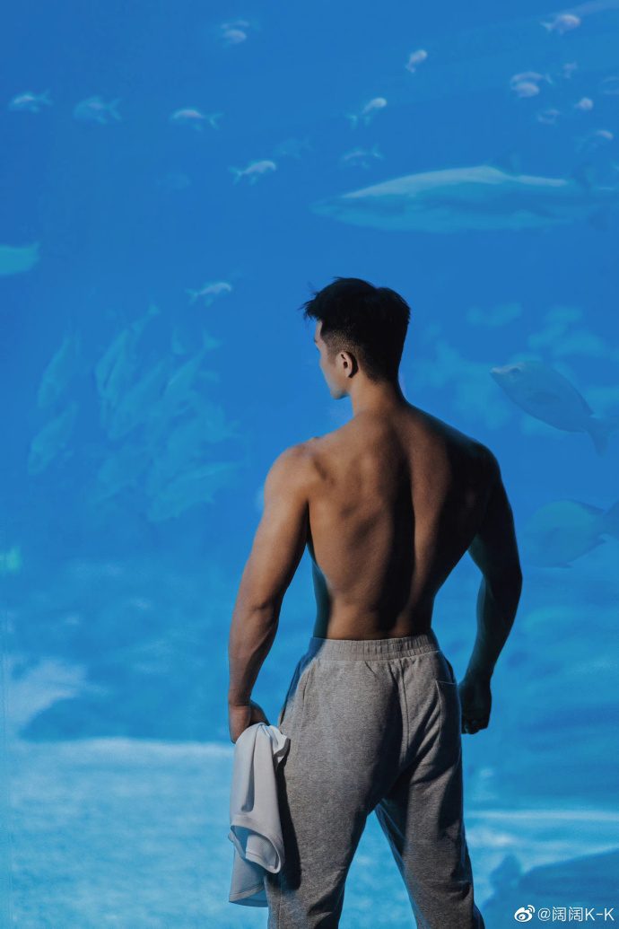 战损肌肉阳光帅脸，这男人味你扛得住吗？