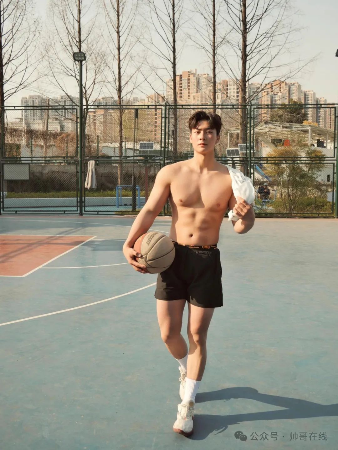 185CM 肌肉男大体育生，刚满 20 的帅弟弟！