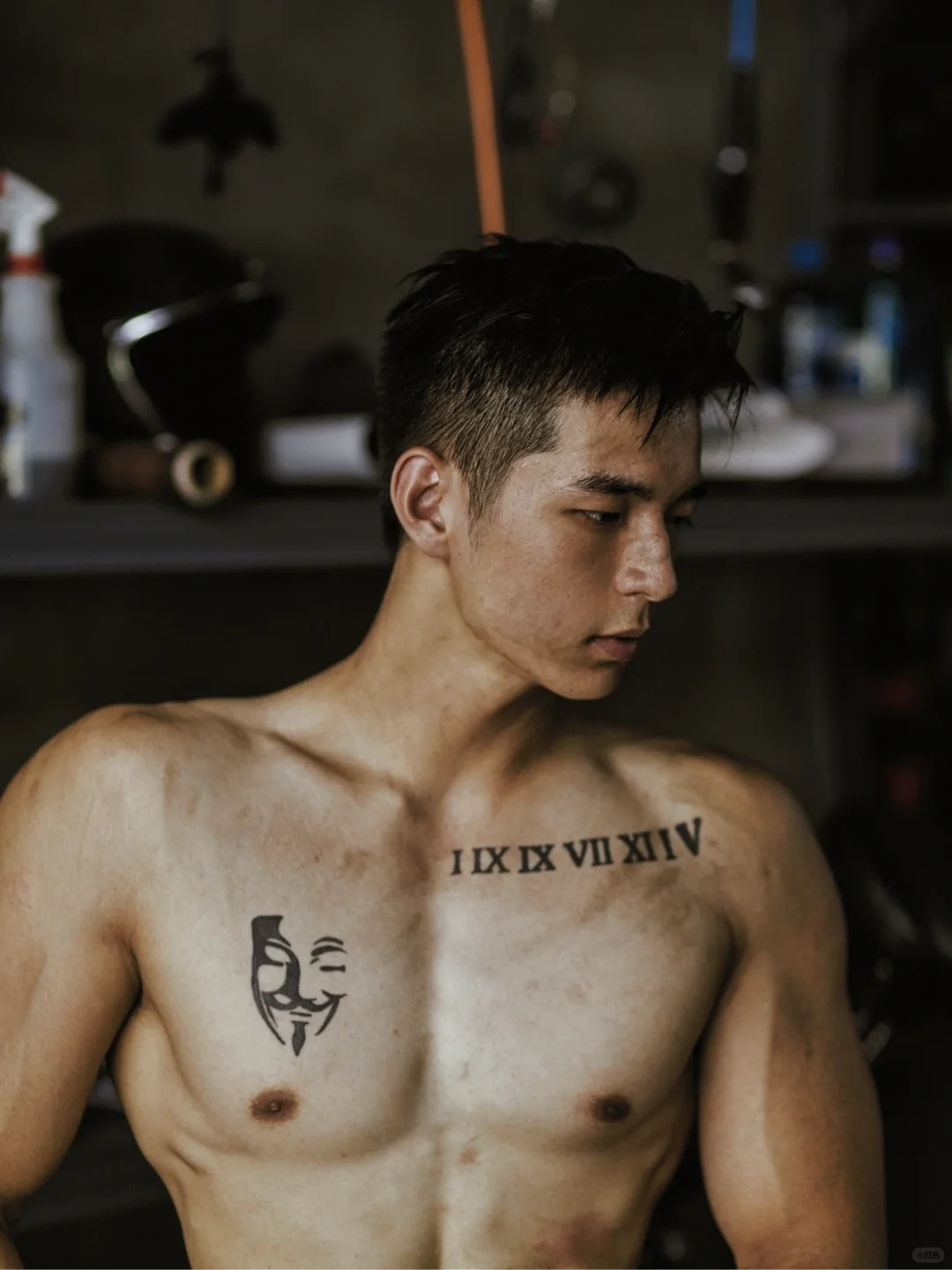 李现同款颜值太平洋宽肩，这身材撩得人心痒痒！