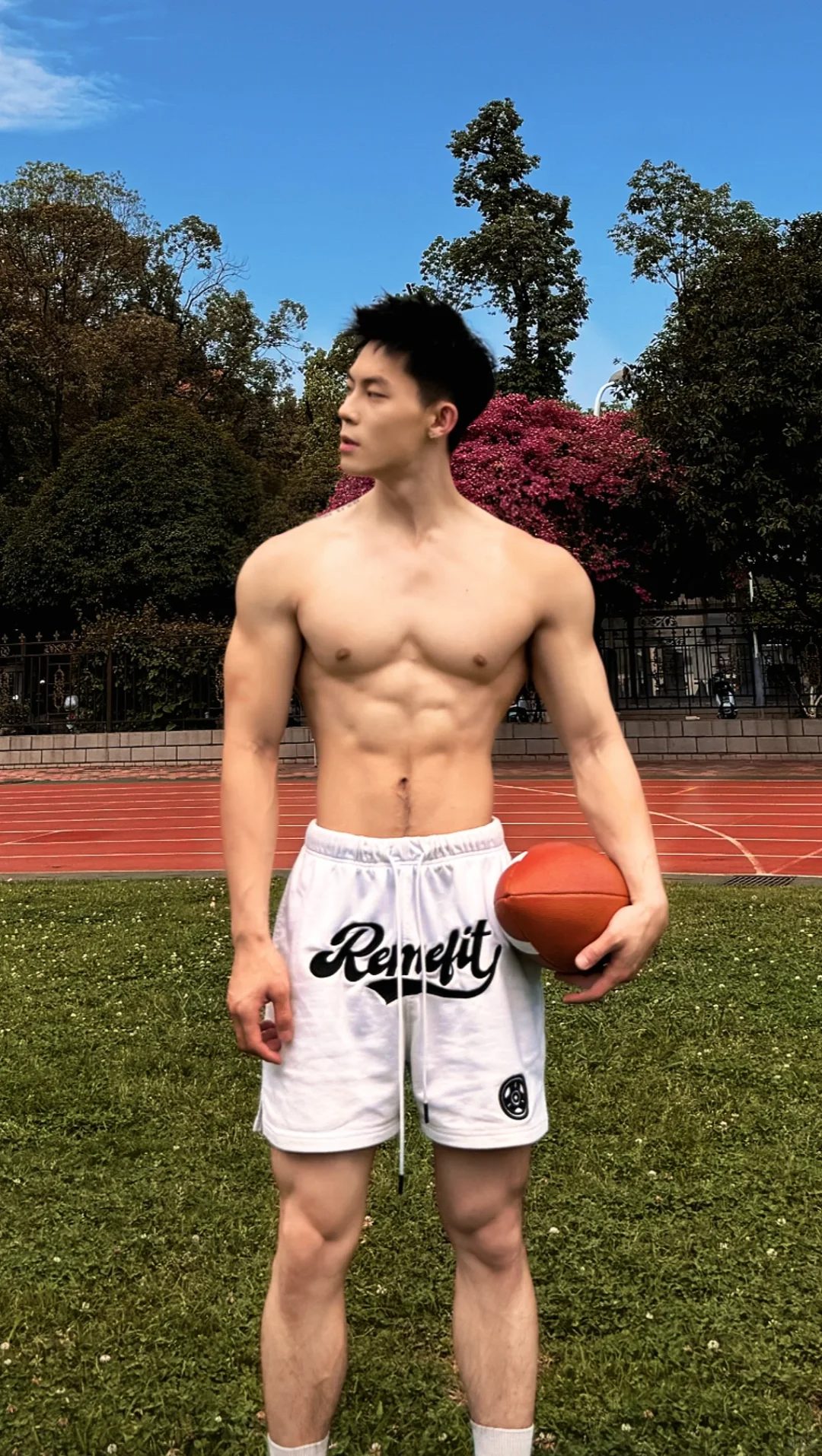 泳池肌肉帅哥宽肩窄腰腹肌炸裂，成都小敖犬太撩了！