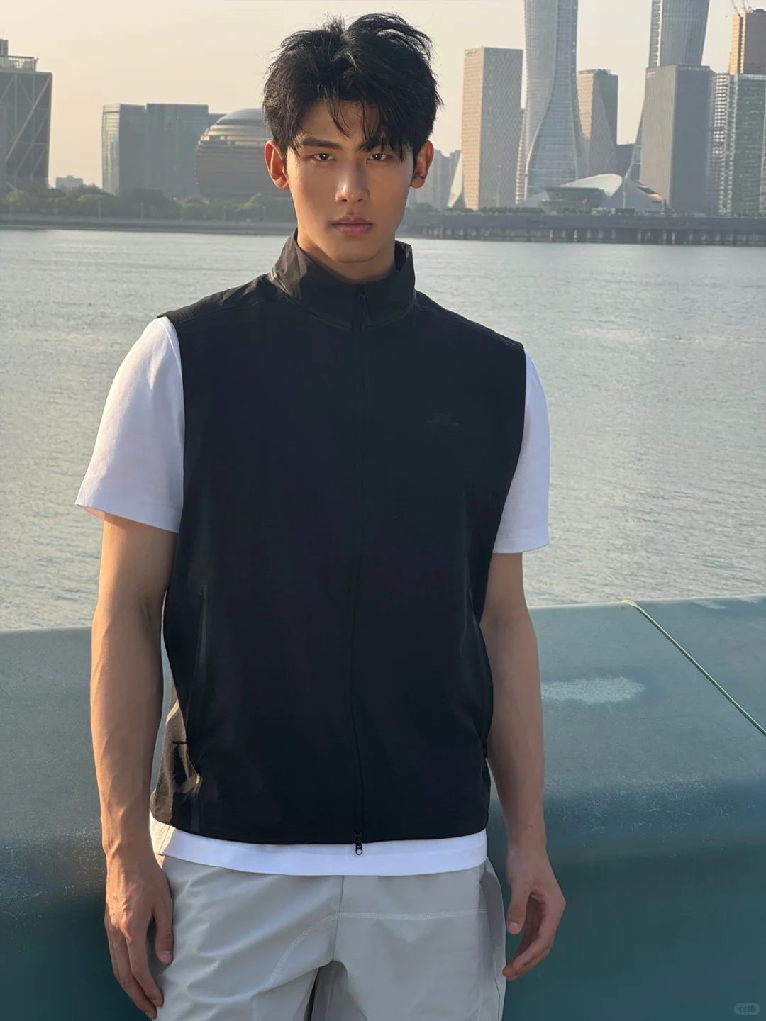 黑皮精瘦型男，时尚穿搭博主