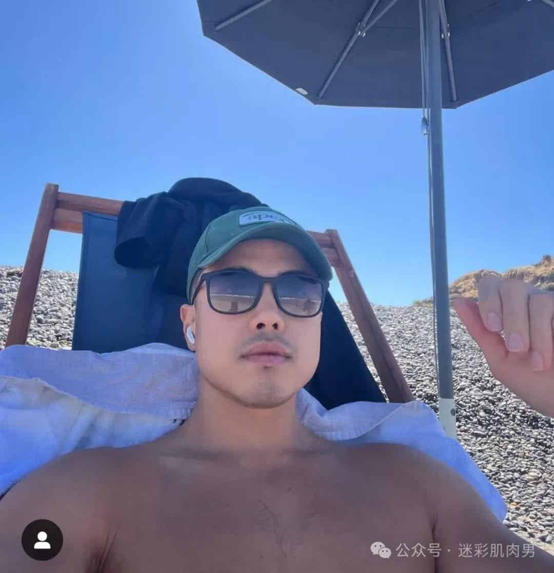 骑行小哥穿内裤到处晃？紧身服太紧太垒直接脱掉啦！-潮男潮北