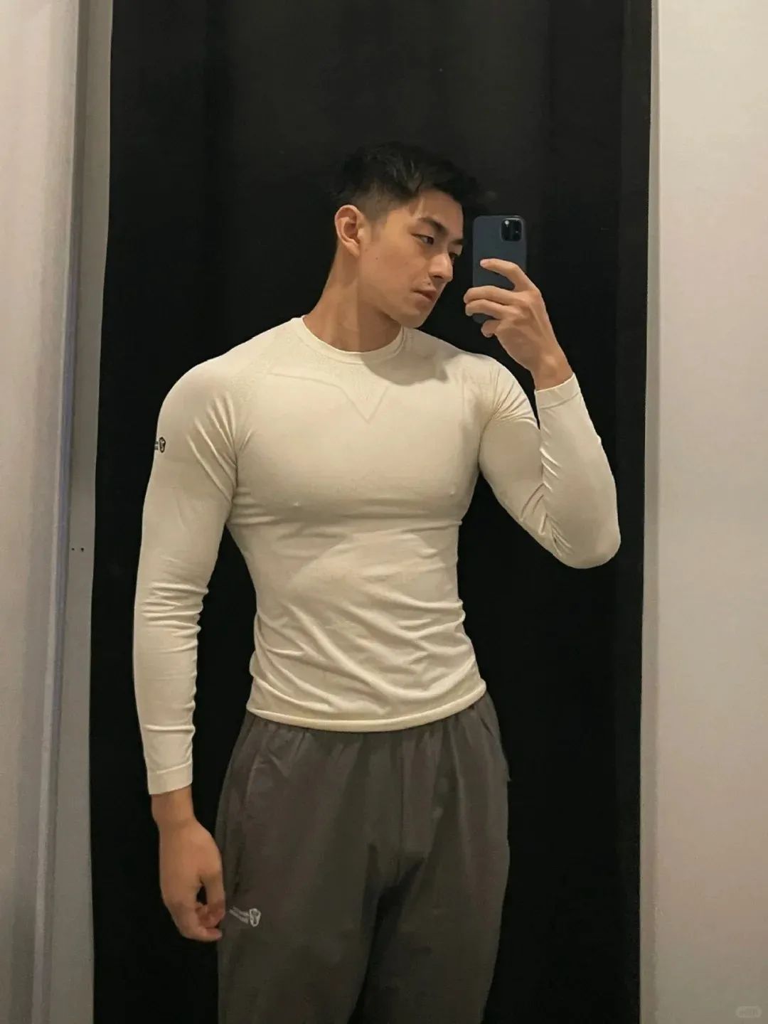 “撕漫男”降临现实！刘聪 Russell 健身大片，撩翻全网的荷尔蒙狂潮