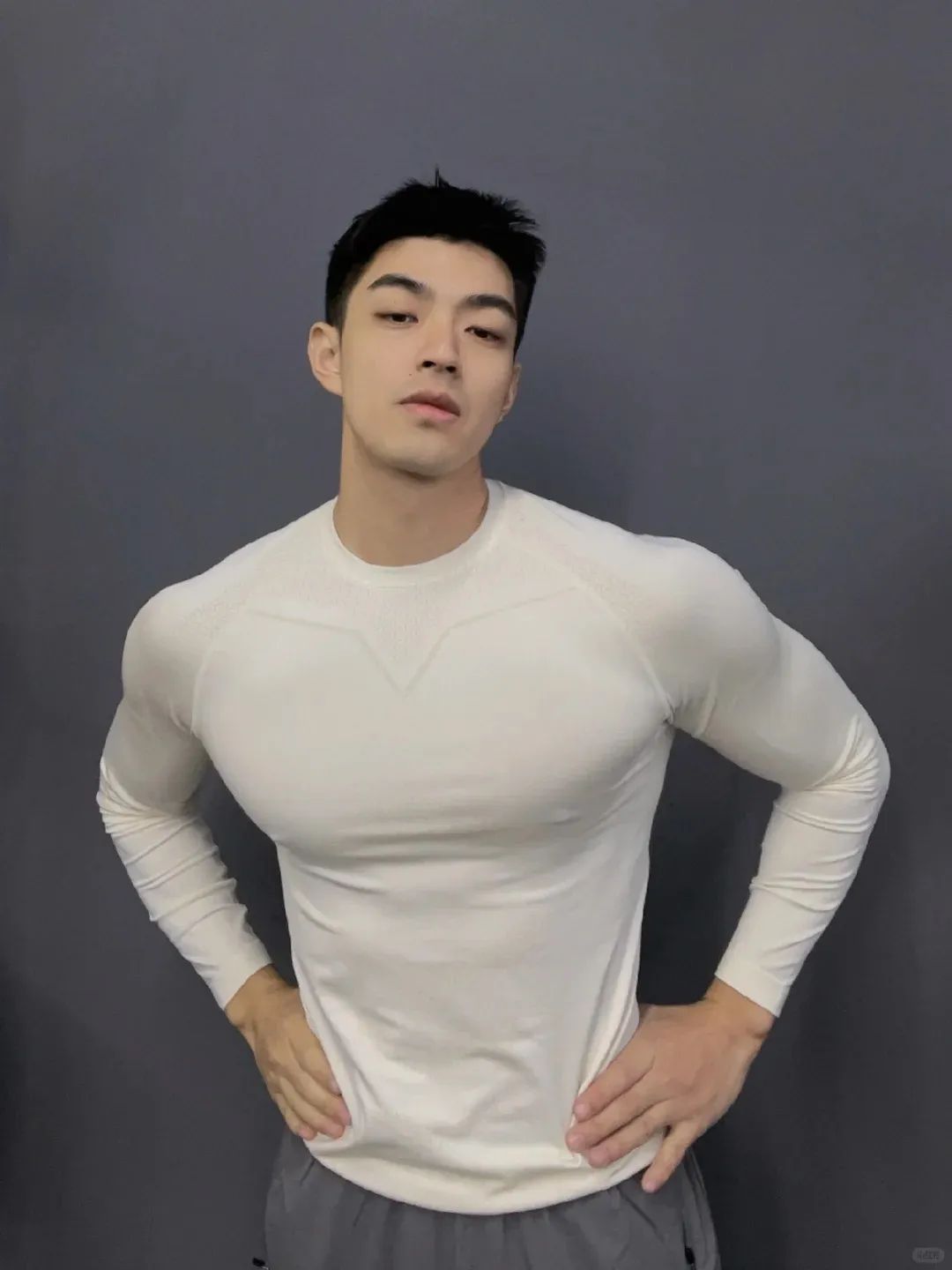 “撕漫男”降临现实！刘聪 Russell 健身大片，撩翻全网的荷尔蒙狂潮