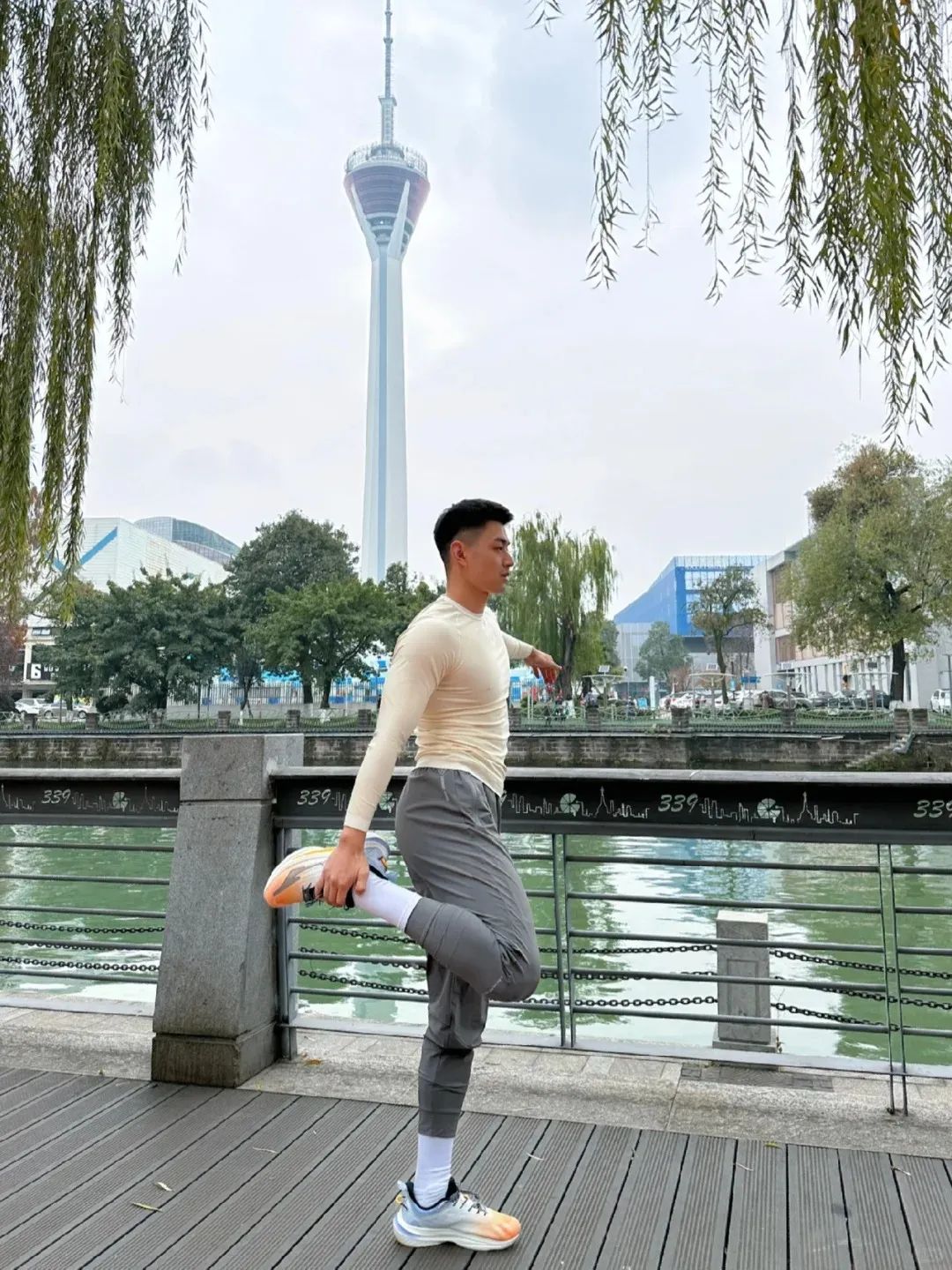 “撕漫男”降临现实！刘聪 Russell 健身大片，撩翻全网的荷尔蒙狂潮