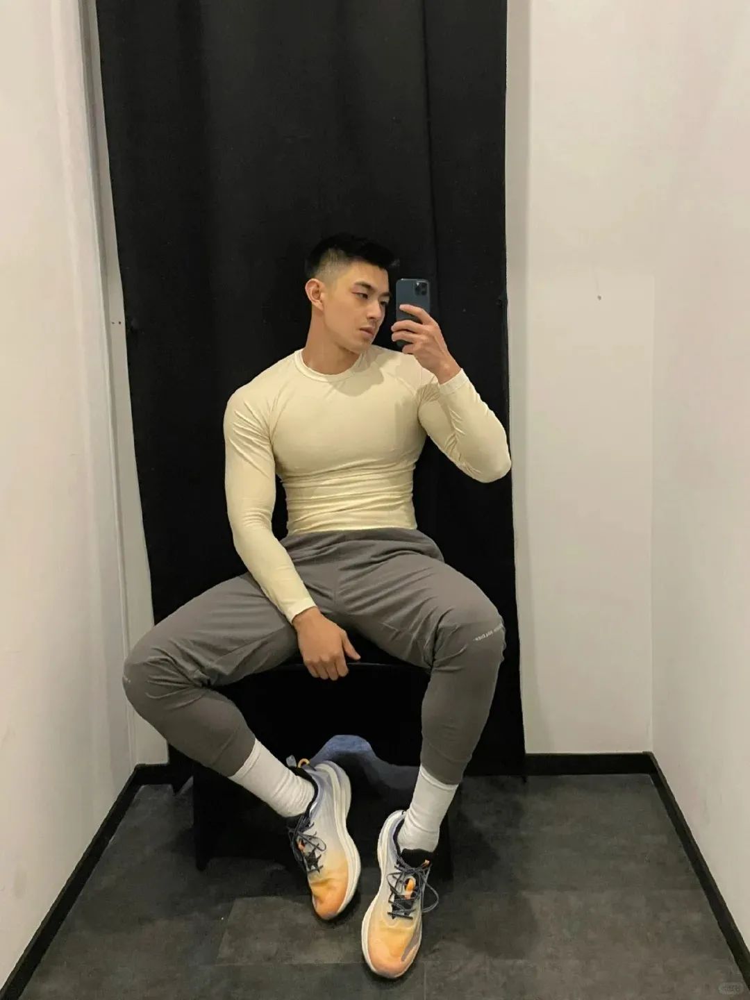 “撕漫男”降临现实！刘聪 Russell 健身大片，撩翻全网的荷尔蒙狂潮