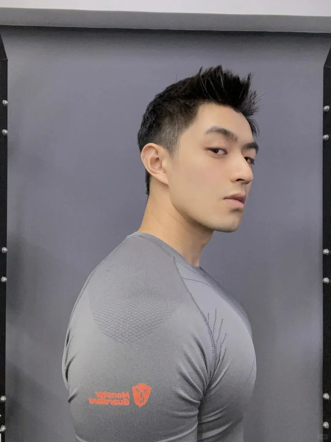 “撕漫男”降临现实！刘聪 Russell 健身大片，撩翻全网的荷尔蒙狂潮