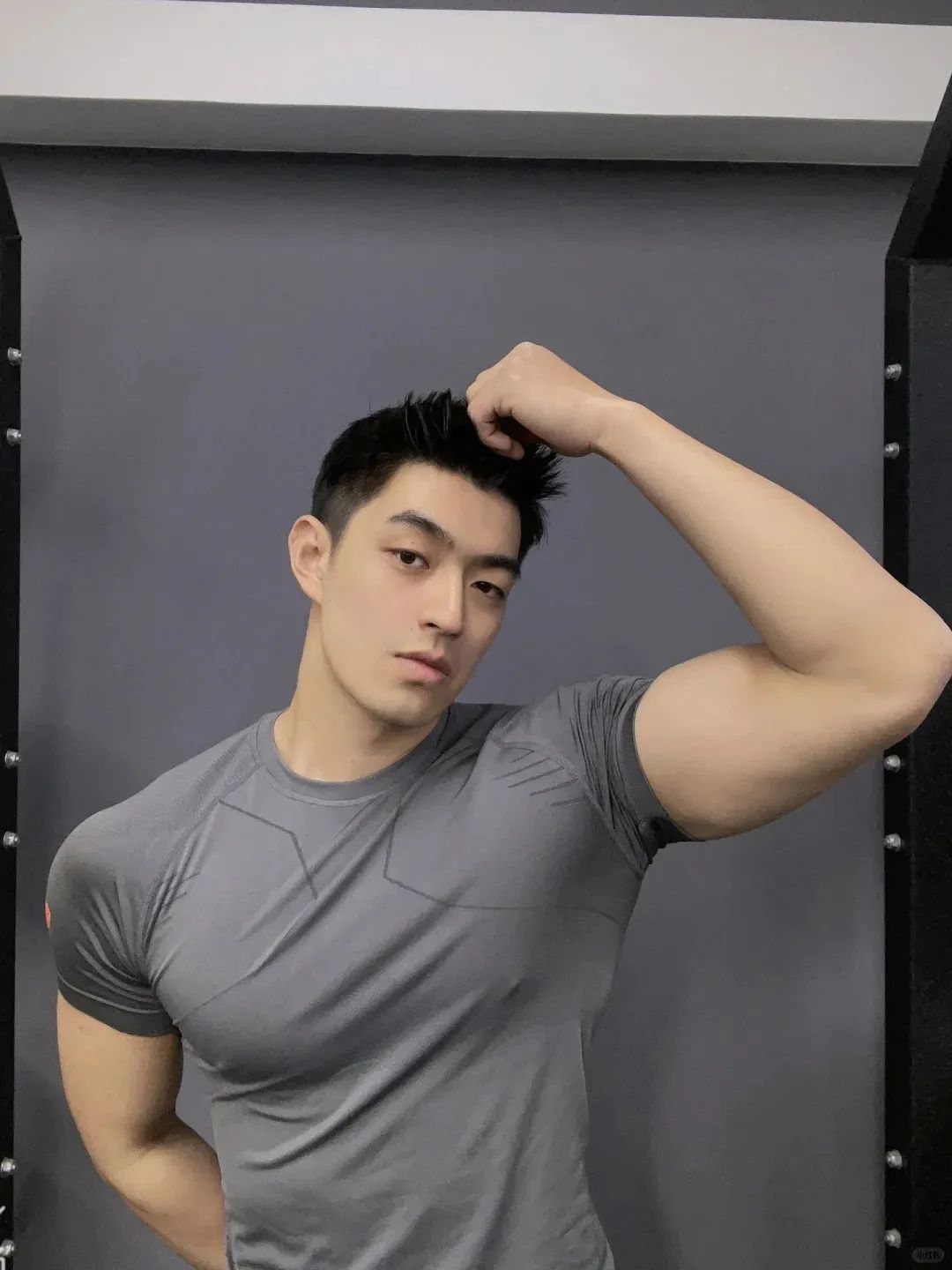 “撕漫男”降临现实！刘聪 Russell 健身大片，撩翻全网的荷尔蒙狂潮
