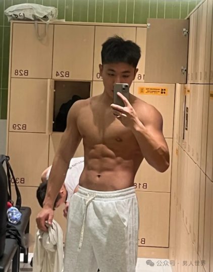 男大体育生，这身材便宜了谁？