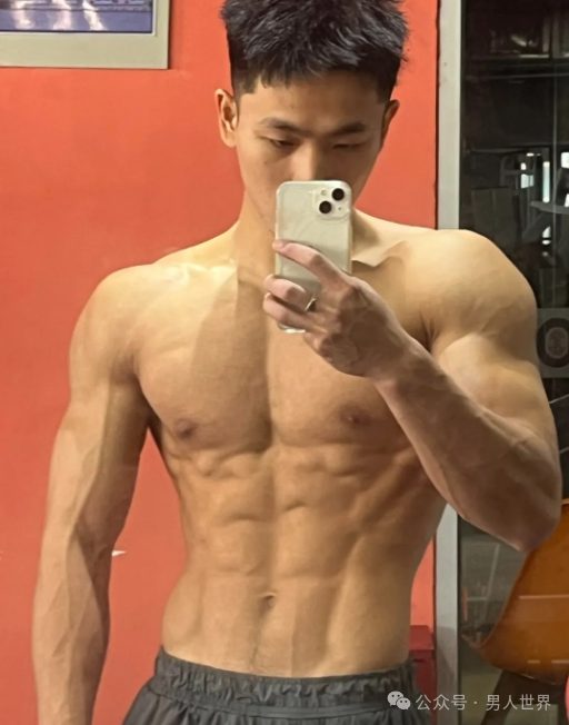 男大体育生，这身材便宜了谁？