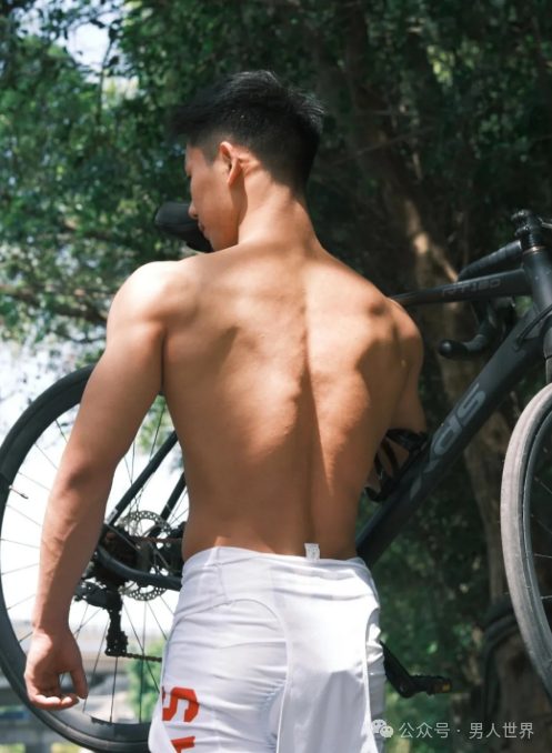 男大体育生，这身材便宜了谁？