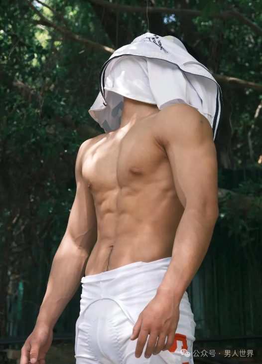 男大体育生，这身材便宜了谁？