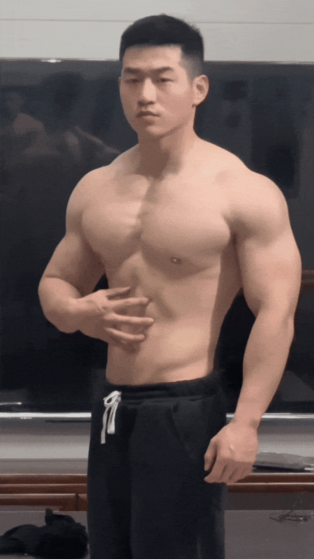 “肌肉爷们老公”天花板？25 岁陕西汉子人夫感十足！