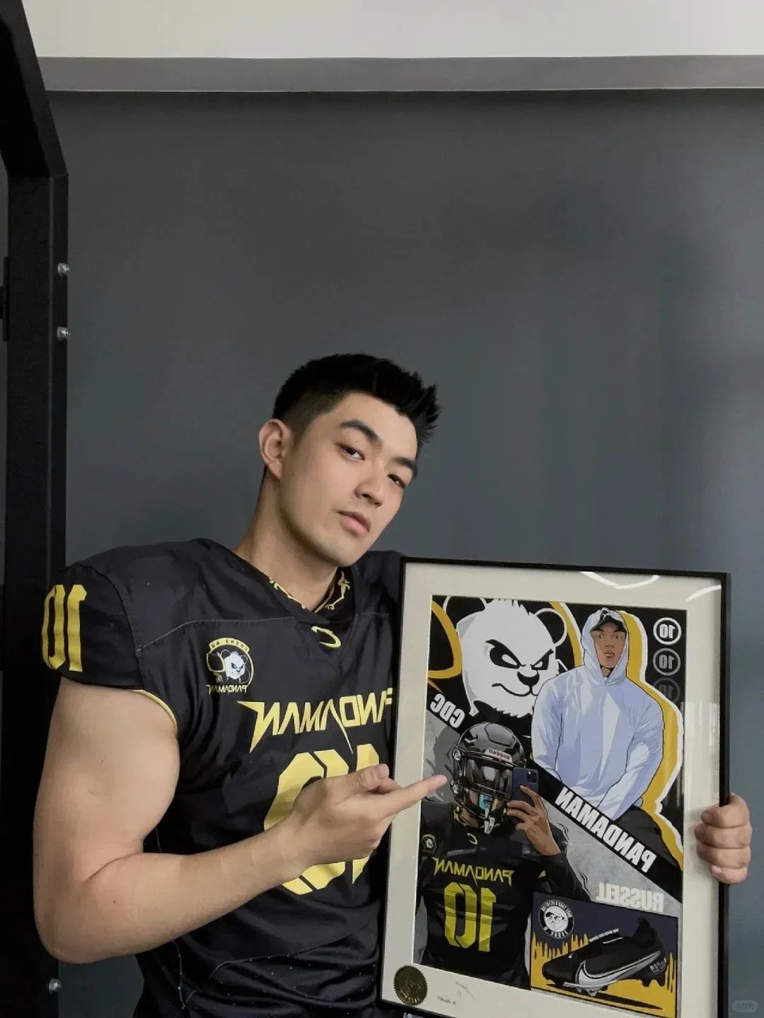 “撕漫男”降临现实！刘聪 Russell 健身大片，撩翻全网的荷尔蒙狂潮