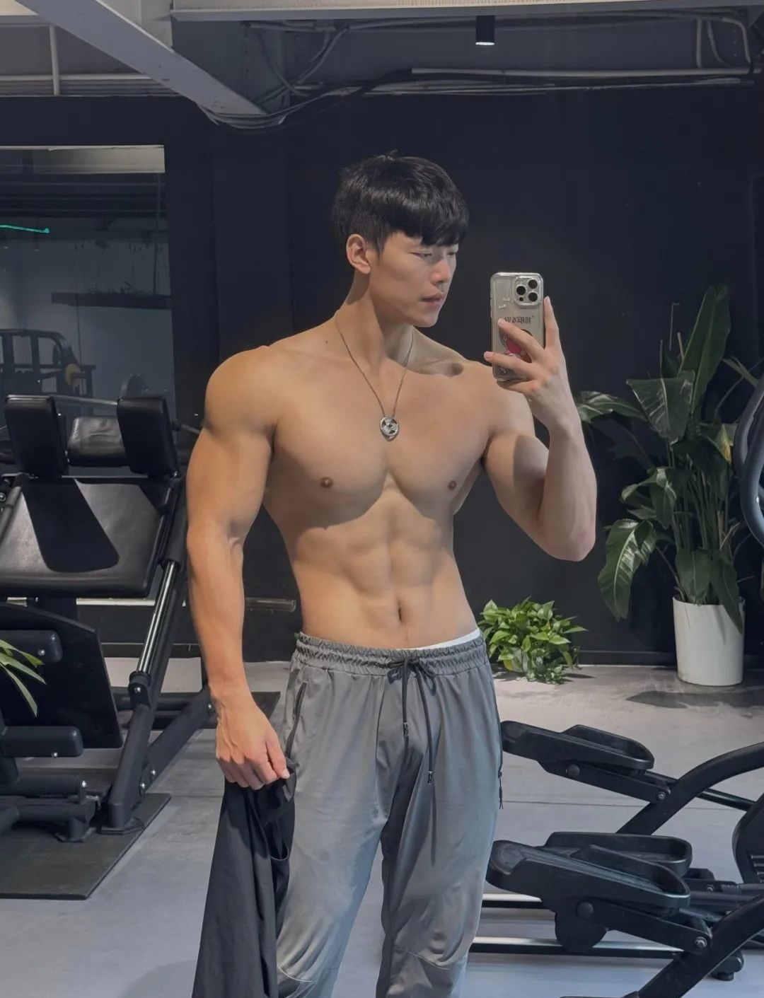 189cm 翘 P 肌肉健身双开门鲨鱼线腹肌哥哥
