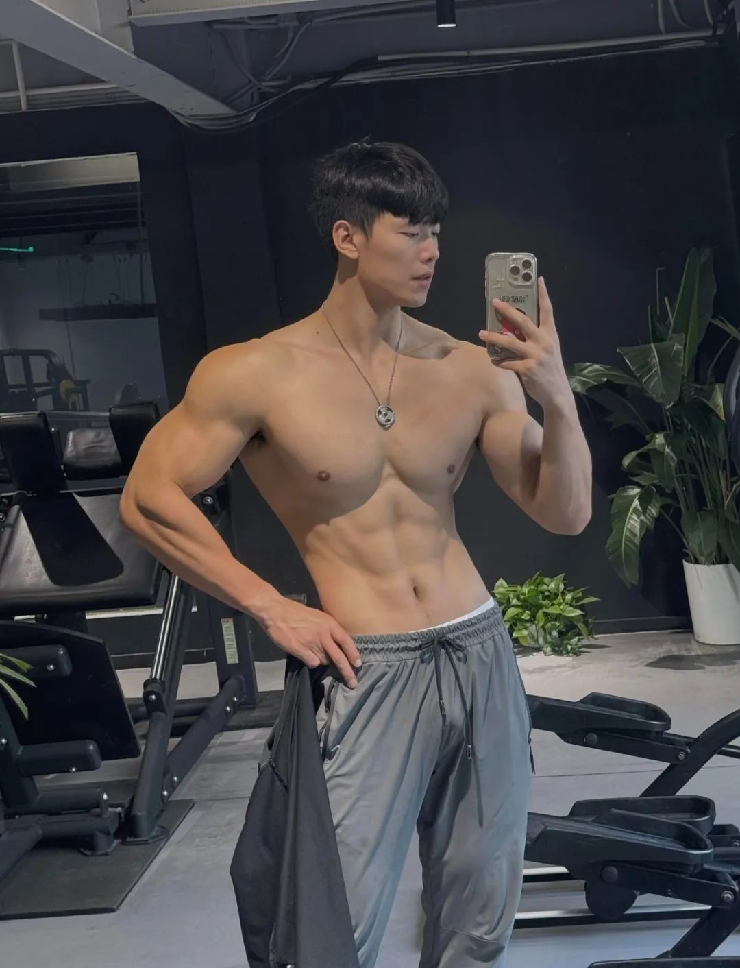 189cm 翘 P 肌肉健身双开门鲨鱼线腹肌哥哥