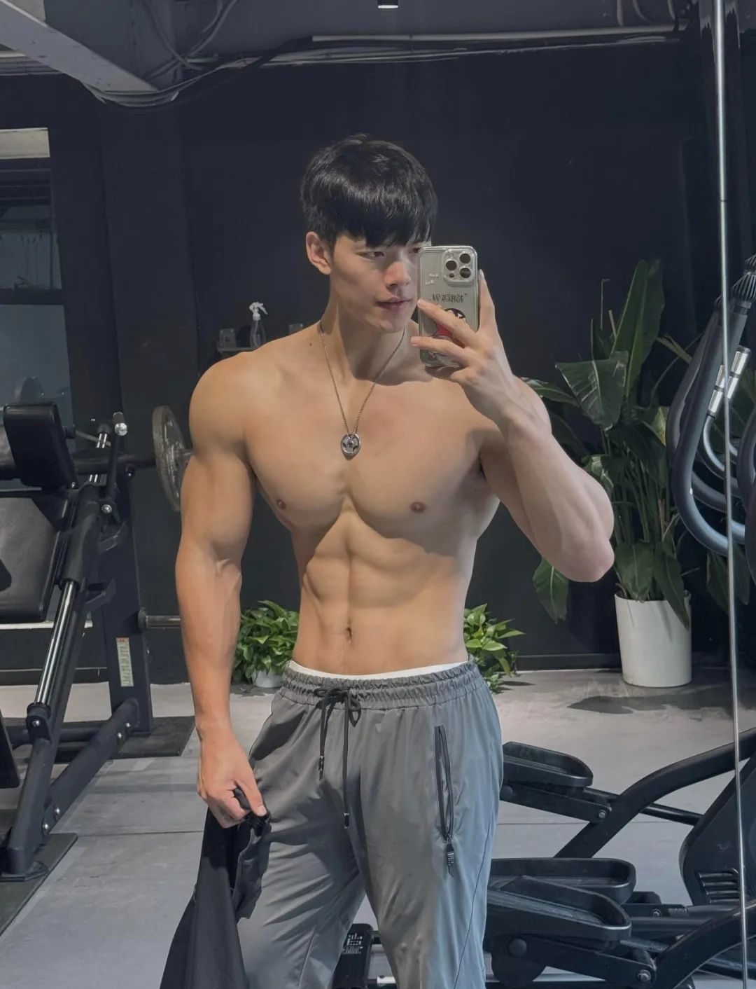 189cm 翘 P 肌肉健身双开门鲨鱼线腹肌哥哥