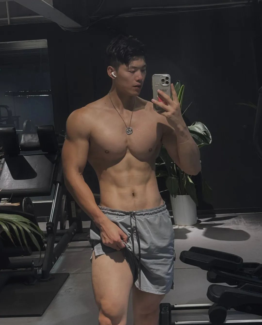 189cm 翘 P 肌肉健身双开门鲨鱼线腹肌哥哥