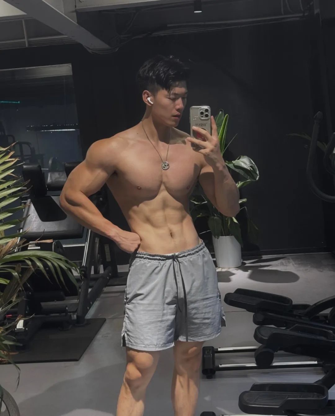 189cm 翘 P 肌肉健身双开门鲨鱼线腹肌哥哥