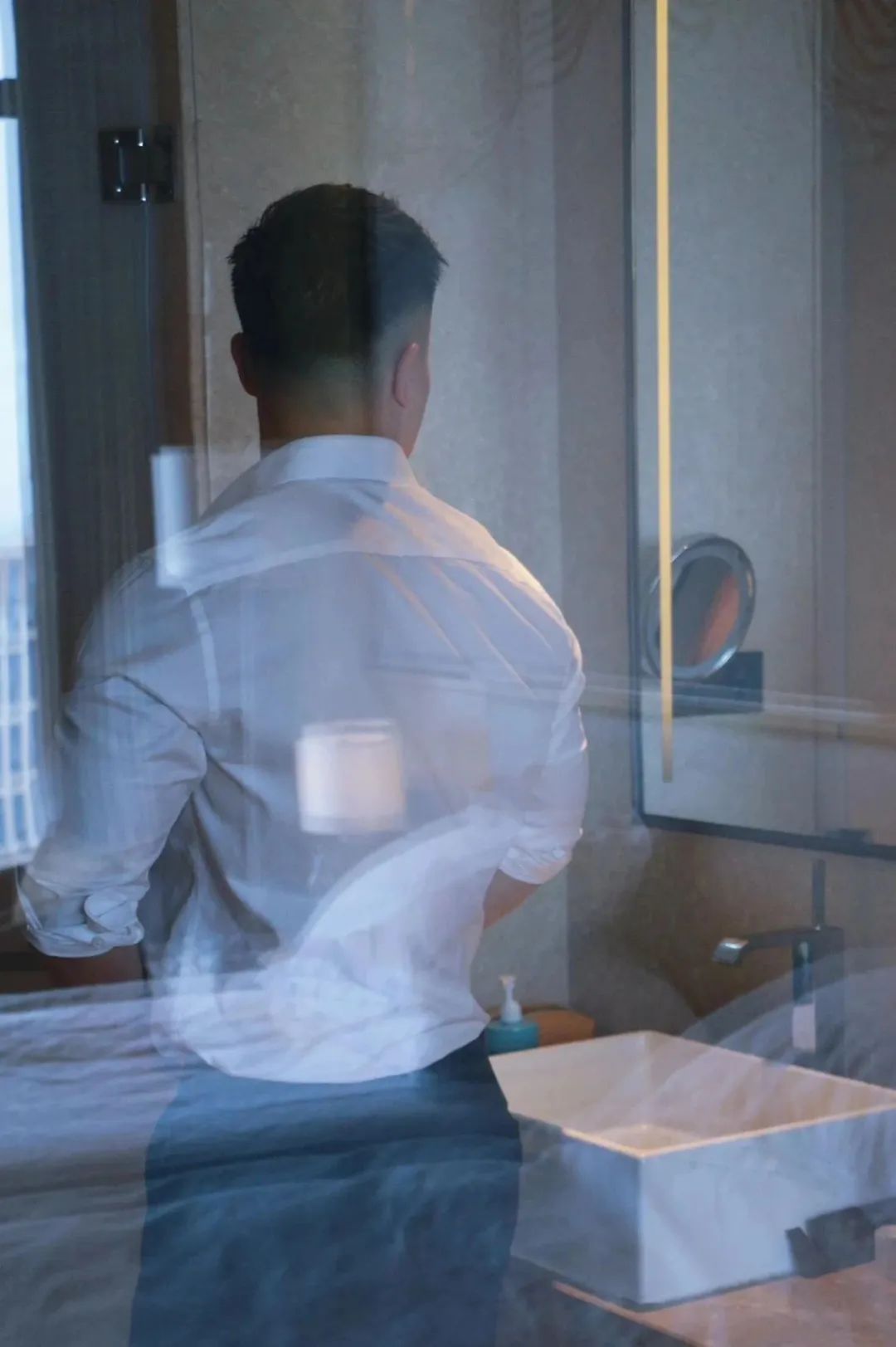 “厦门先生”推特上最近蹿红很快!穿正装性张力十足! “厦门先生”推特上最近蹿红很快!穿正装性张力十足!