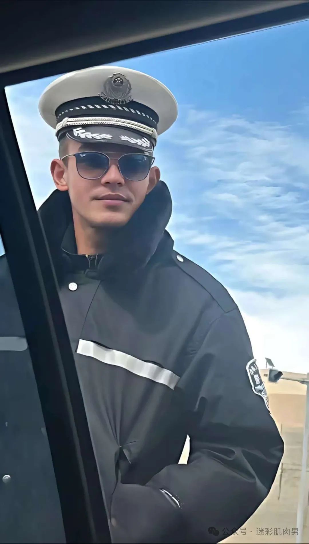 184CM 新疆帕米尔高原帅警火了，长的帅的都上交啦！